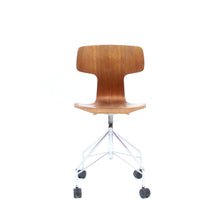 Load image into Gallery viewer, Arne Jacobsen, teak swivel desk chair &quot;T-chair&quot;, model 3113, Fritz Hansen, 1963